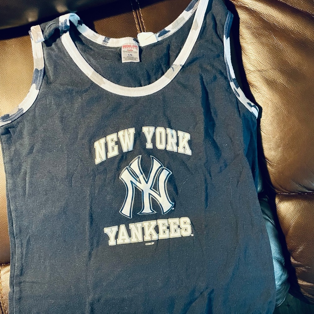 Women’s New York Yankees tank top